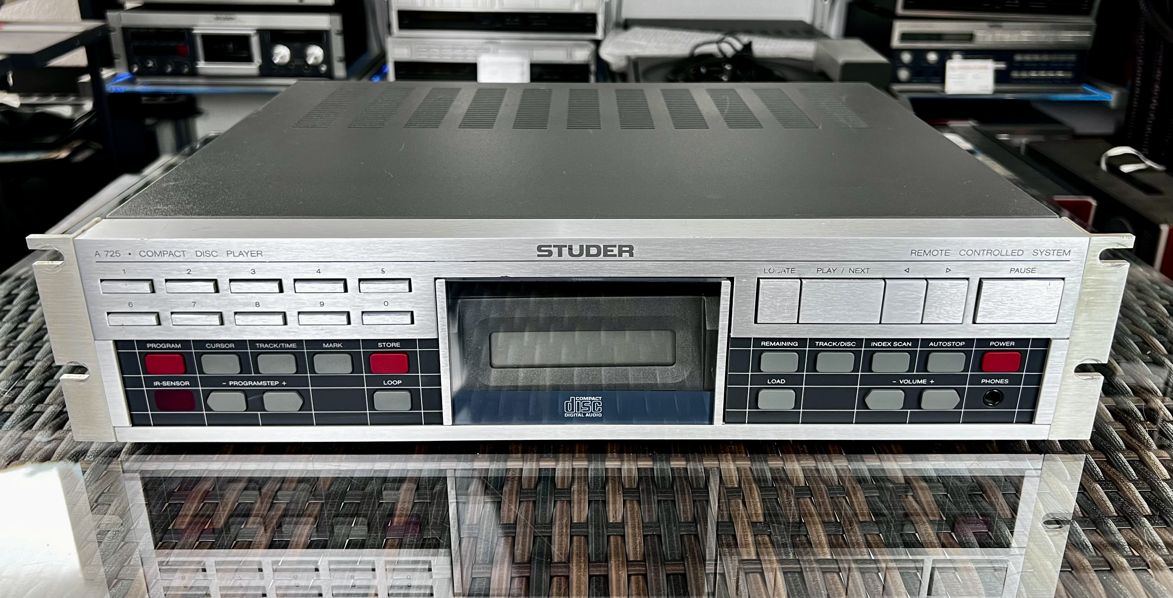 STUDER A725 COMPACT DISC PLAYER 本体 Studer A725 CD-Player SN: 3942 mit 19
