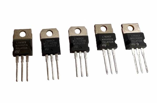 STMicroelectronics L7808CV – 8V Spannungsregler (TO-220) wahlweise 5er-Set / 10er-Set – (Lagerware)